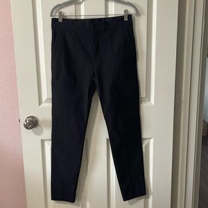 Athleta women’s wander stash skinny pant. Never worn size 6 in women’s.